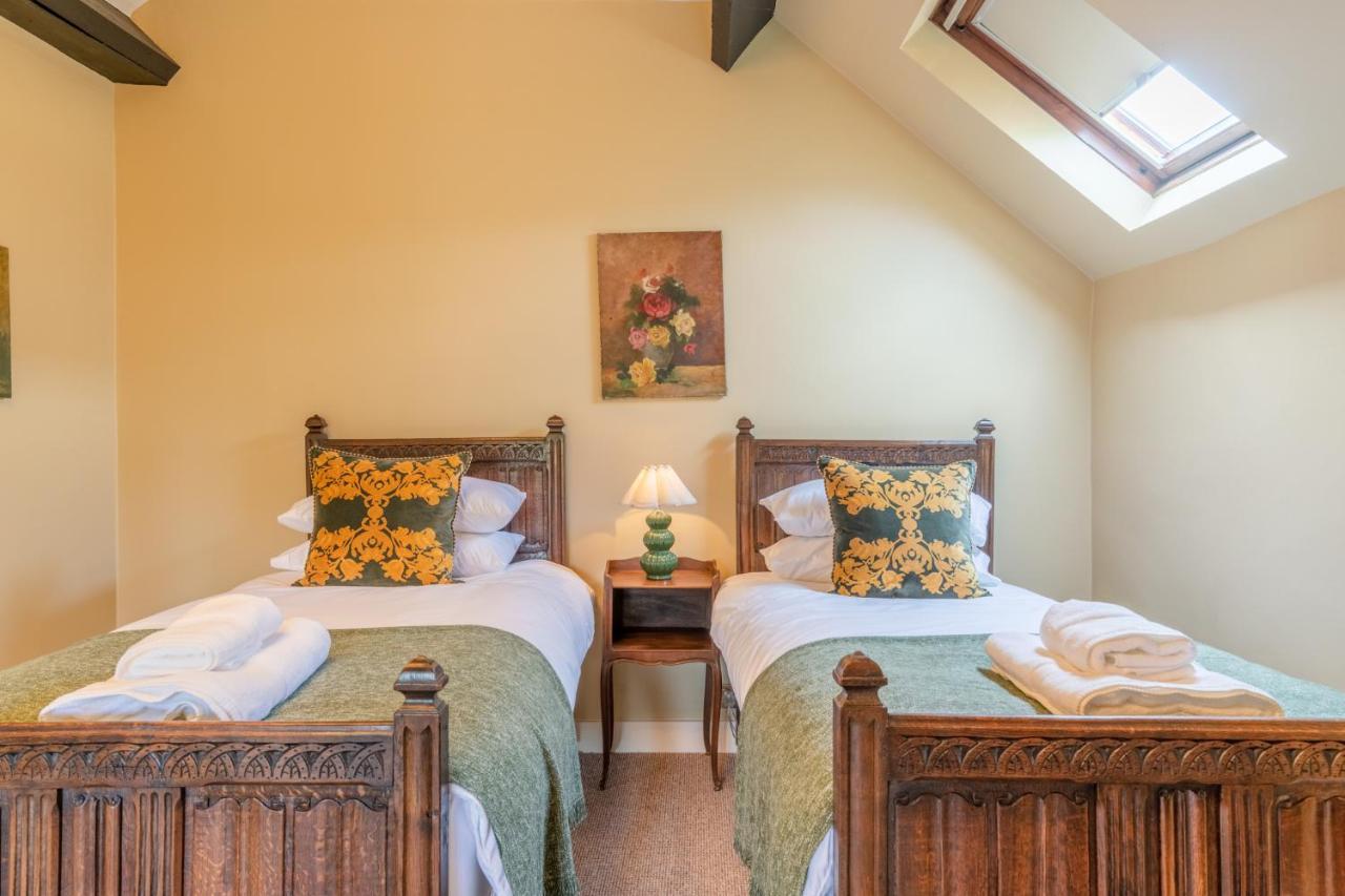Stunning 2 Bed Cotswold Cottage Уинчкомб Екстериор снимка