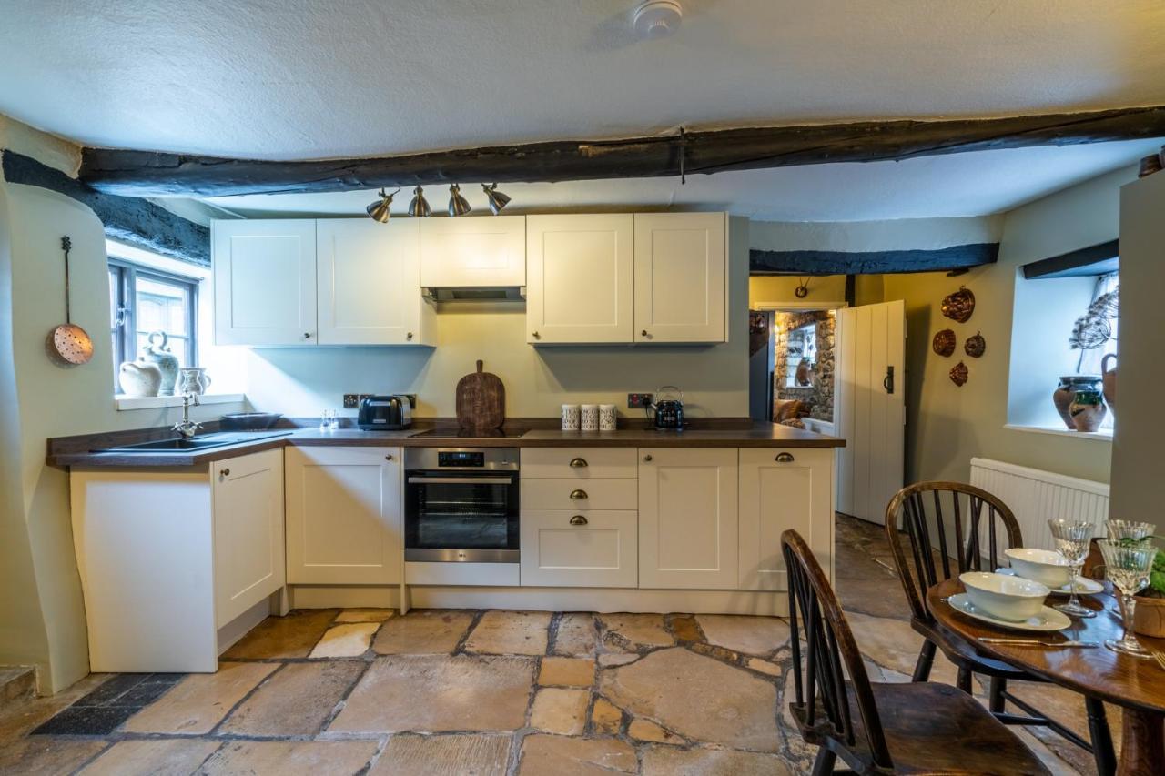 Stunning 2 Bed Cotswold Cottage Уинчкомб Екстериор снимка