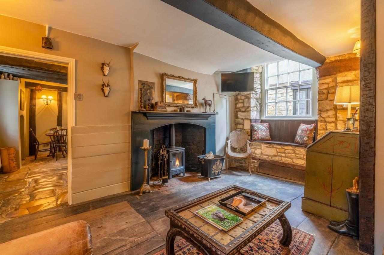Stunning 2 Bed Cotswold Cottage Уинчкомб Екстериор снимка