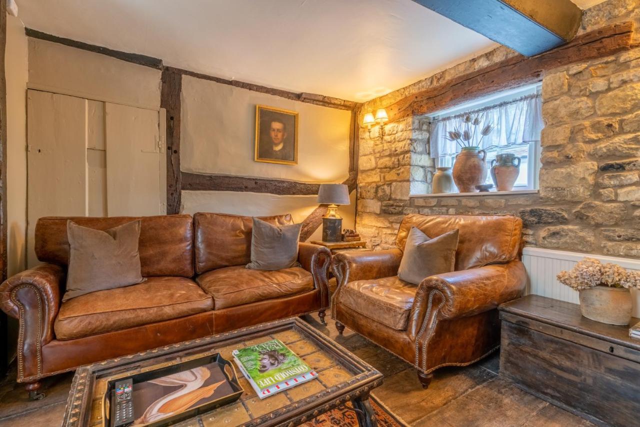 Stunning 2 Bed Cotswold Cottage Уинчкомб Екстериор снимка
