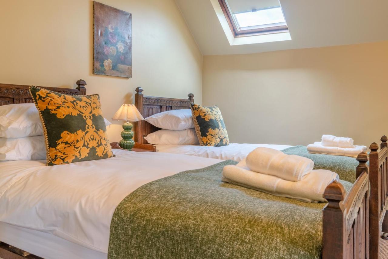 Stunning 2 Bed Cotswold Cottage Уинчкомб Екстериор снимка