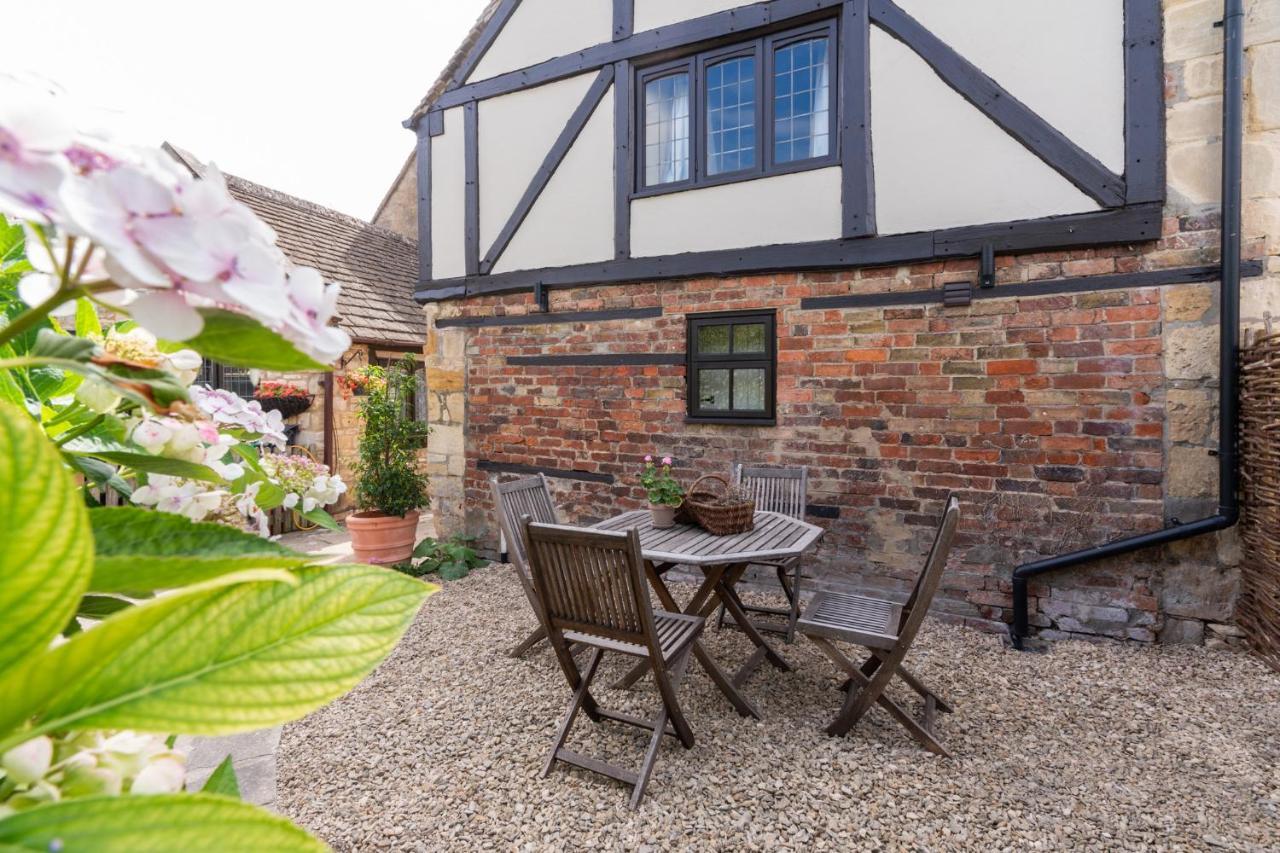 Stunning 2 Bed Cotswold Cottage Уинчкомб Екстериор снимка
