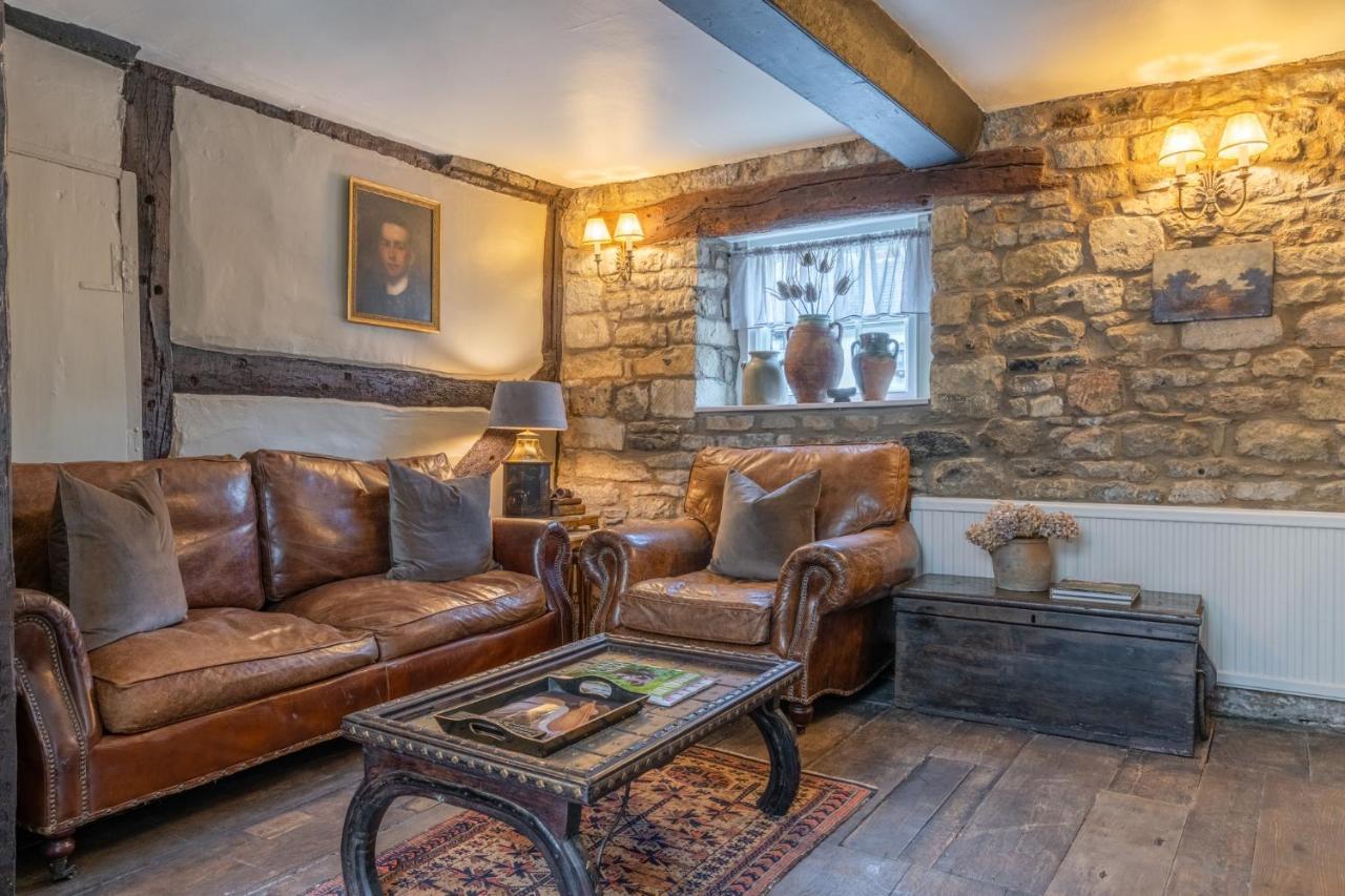 Stunning 2 Bed Cotswold Cottage Уинчкомб Екстериор снимка