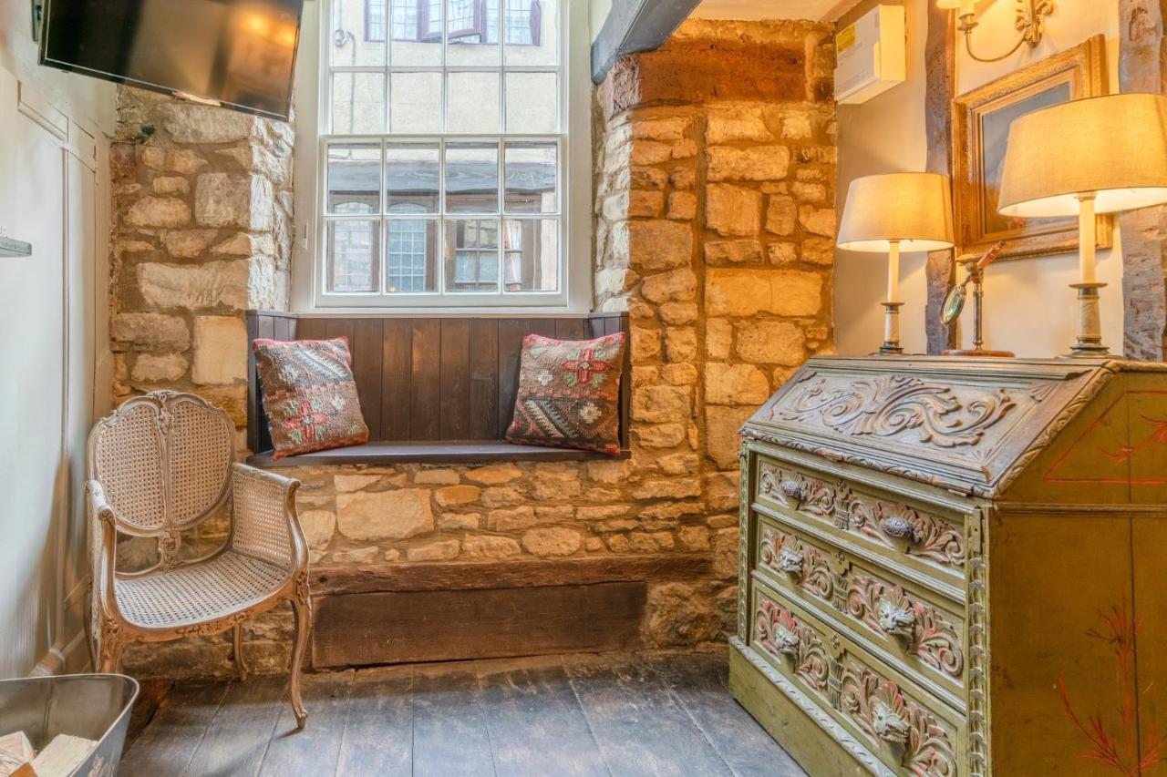 Stunning 2 Bed Cotswold Cottage Уинчкомб Екстериор снимка