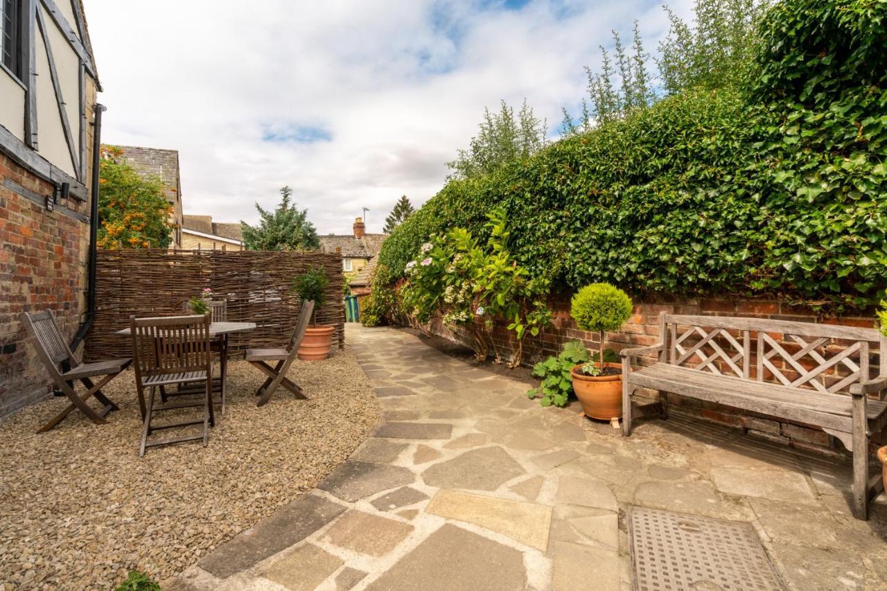 Stunning 2 Bed Cotswold Cottage Уинчкомб Екстериор снимка