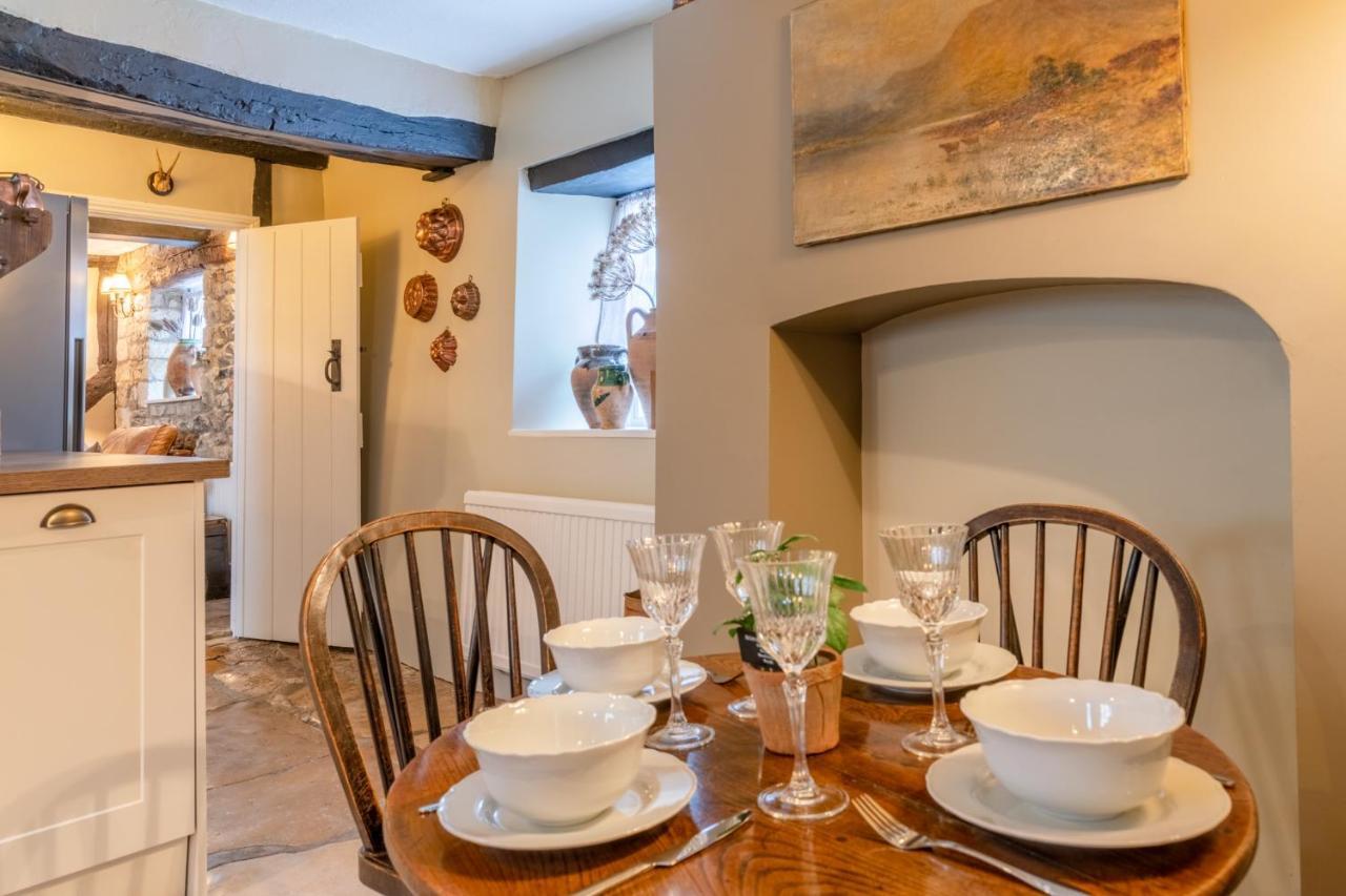 Stunning 2 Bed Cotswold Cottage Уинчкомб Екстериор снимка