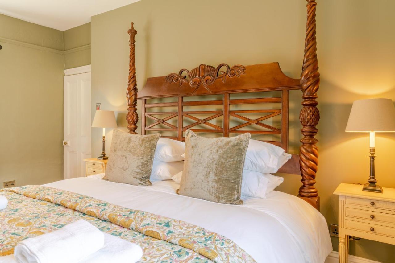 Stunning 2 Bed Cotswold Cottage Уинчкомб Екстериор снимка