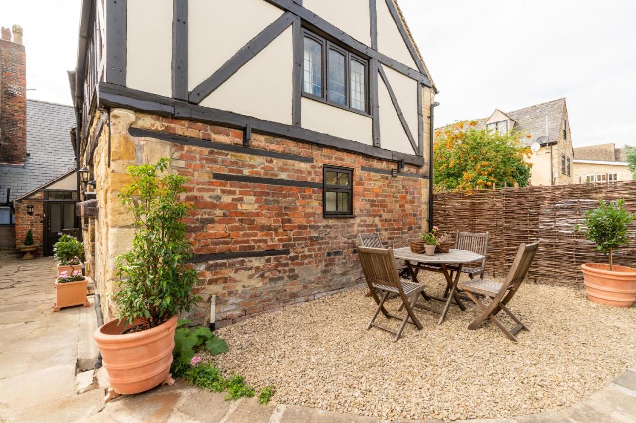 Stunning 2 Bed Cotswold Cottage Уинчкомб Екстериор снимка