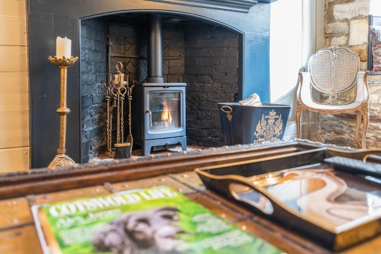 Stunning 2 Bed Cotswold Cottage Уинчкомб Екстериор снимка